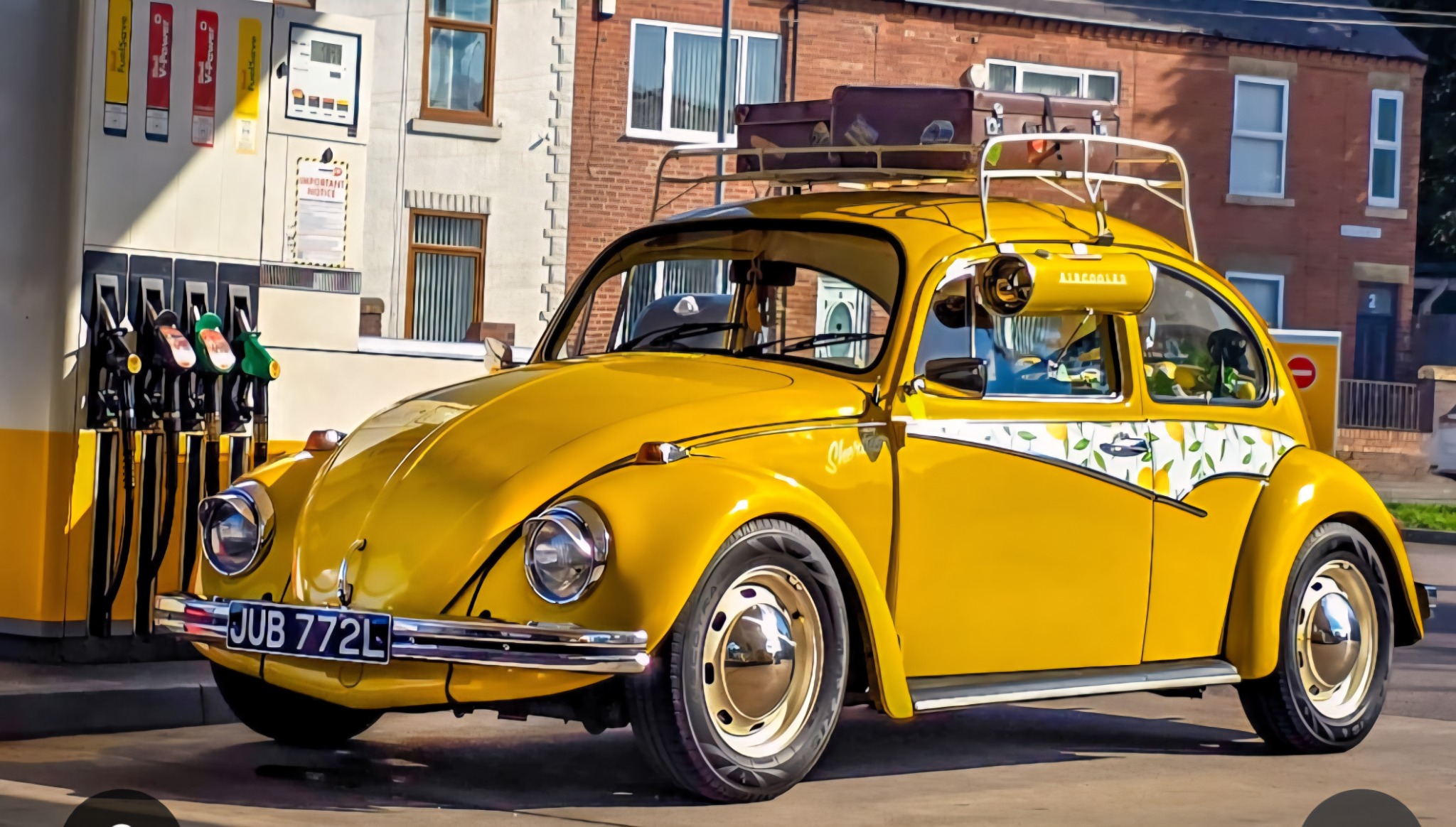 Yellow Volkswagen Beetle fitted with a 6 inch Swamp City Cooler